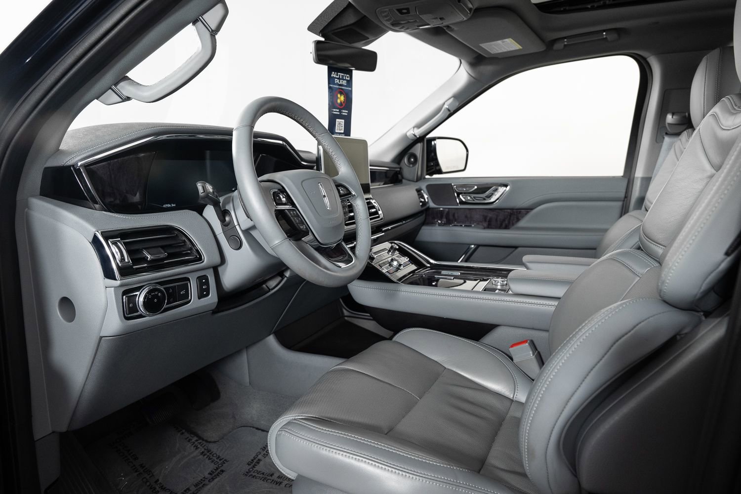 Used 2021 Lincoln Navigator Reserve w/ Cargo Convenience Package image 13