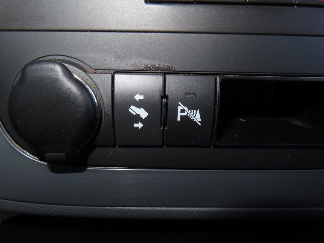 Used 2010 GMC Sierra 3500 SLT w/ SLT Convenience Package image 18