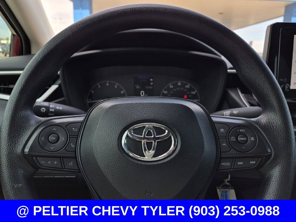 Used 2025 Toyota Corolla LE FWD image 17