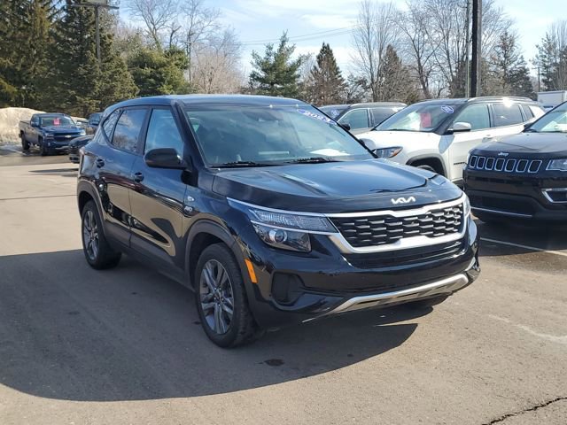 Used 2023 Kia Seltos LX image 2