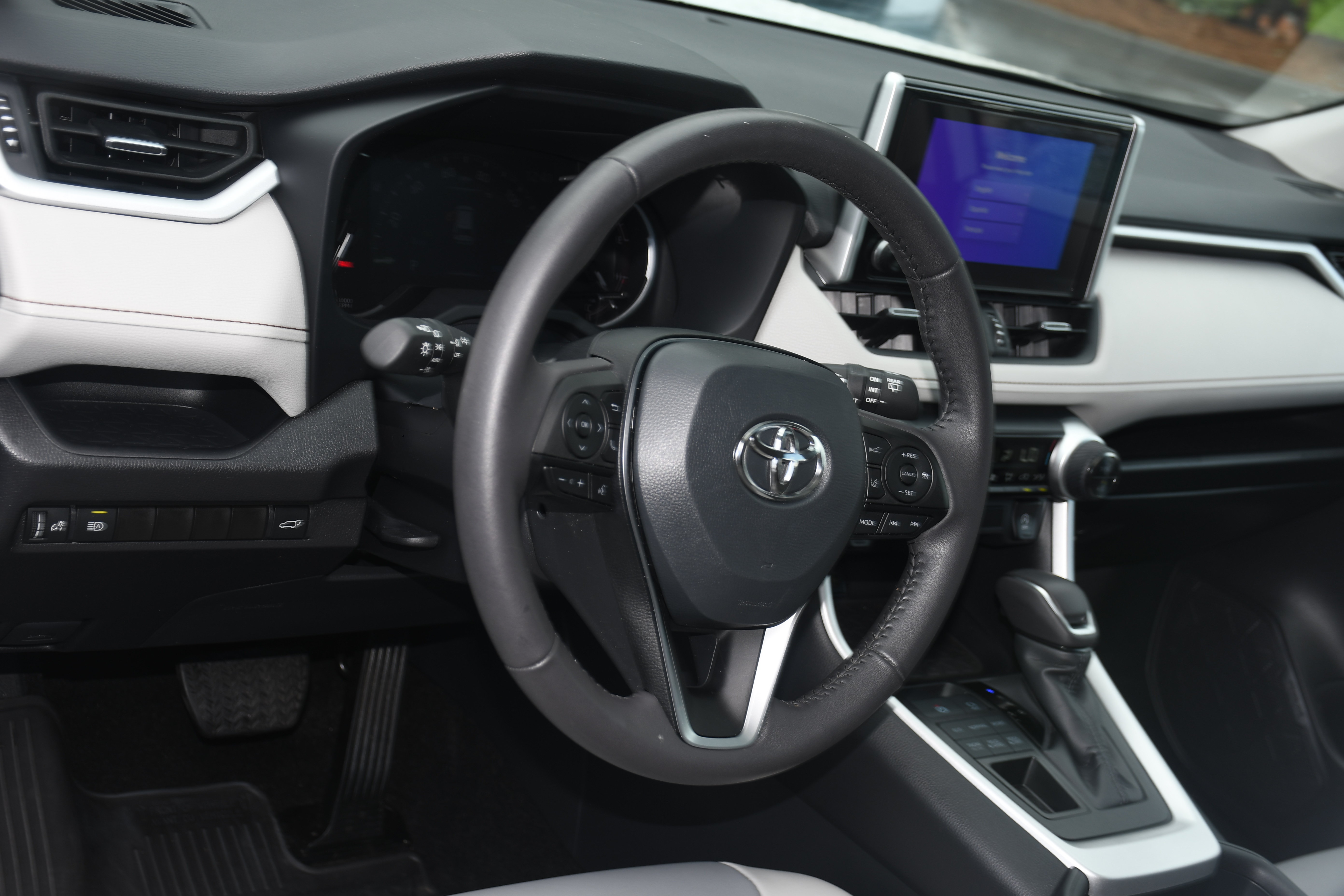 Certified 2025 Toyota RAV4 XLE Premium AWD/4WD image 9