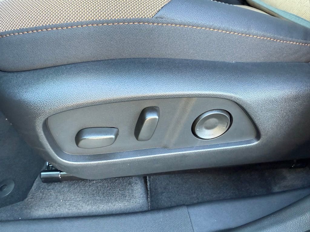 New 2026 Chevrolet Equinox ACTIV w/ Convenience Package III FWD image 10