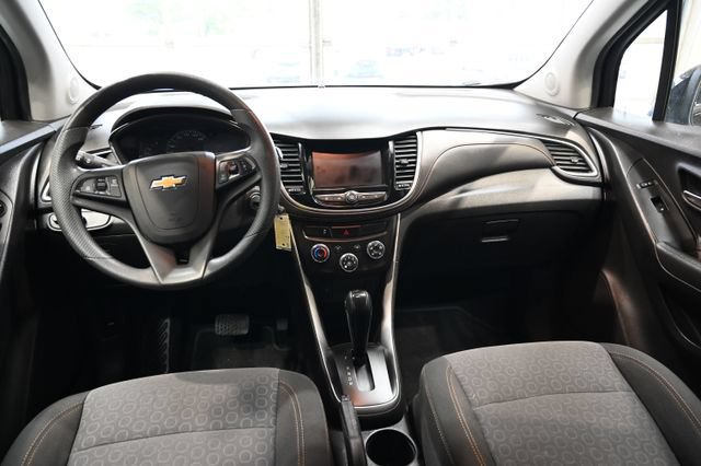 Used 2020 Chevrolet Trax LS w/ Tint and Cruise Package AWD/4WD image 12