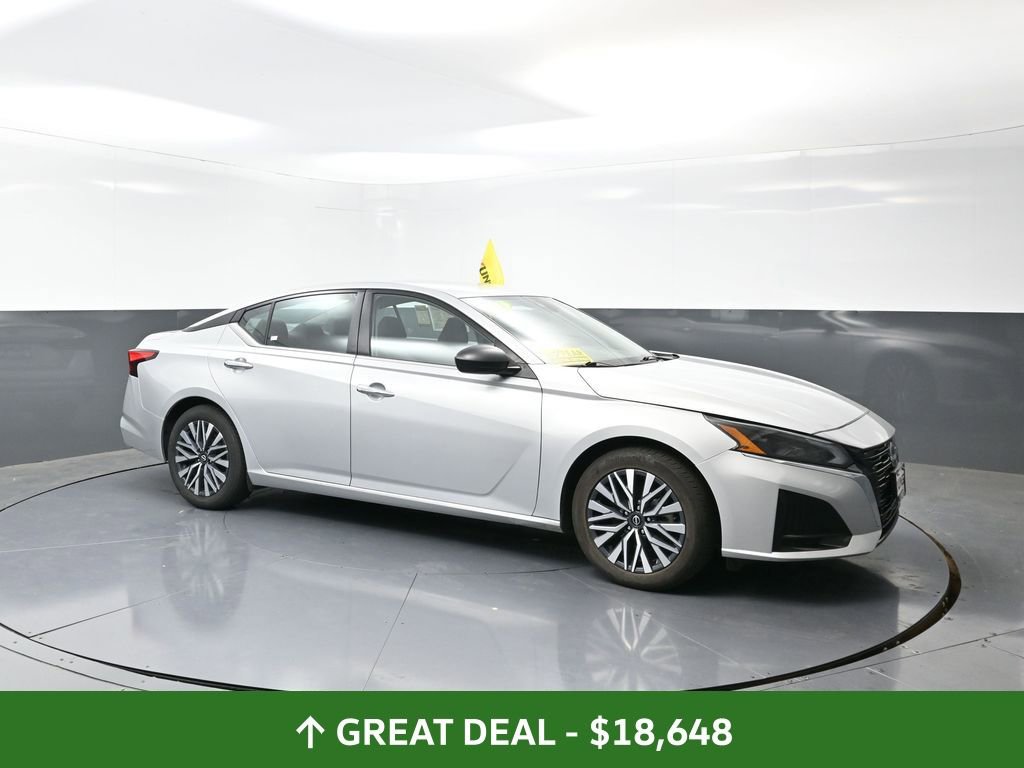 Used 2024 Nissan Altima 2.5 SV image 4