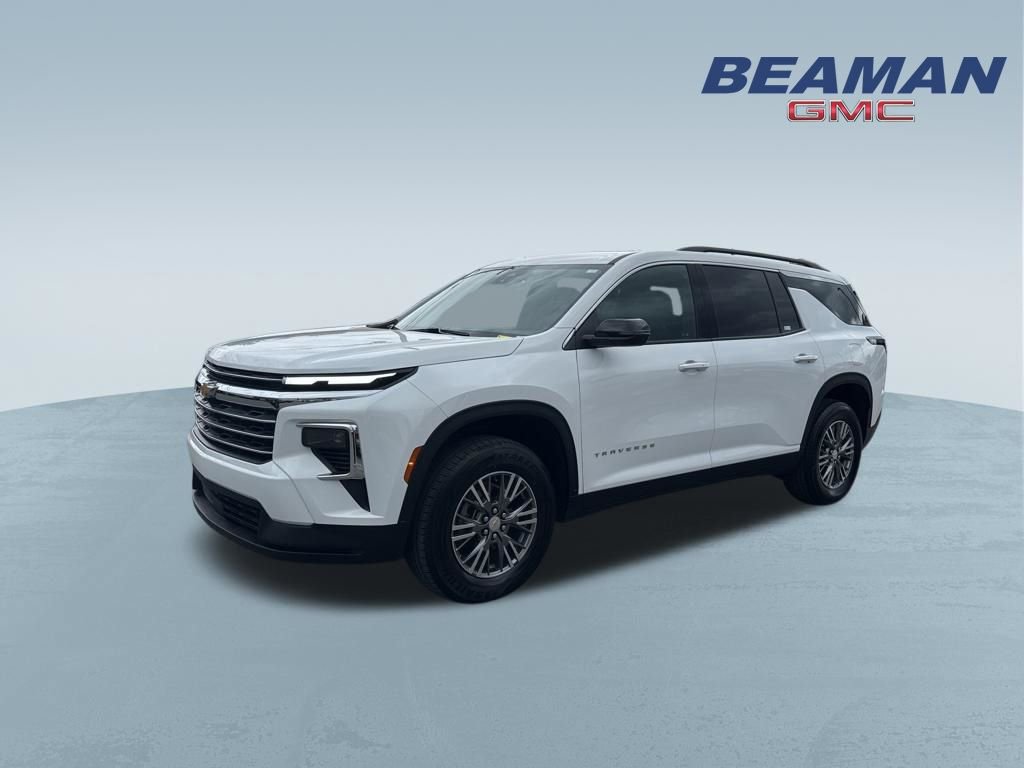 Used 2025 Chevrolet Traverse LT image 3