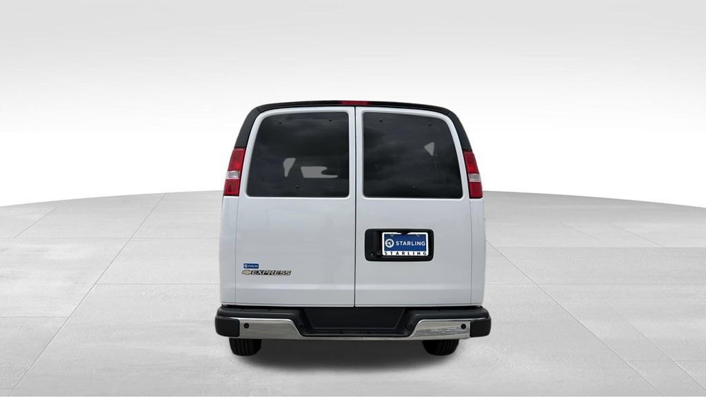 Used 2025 Chevrolet Express 3500 LT w/ LT Preferred Equipment Group RWD image 7