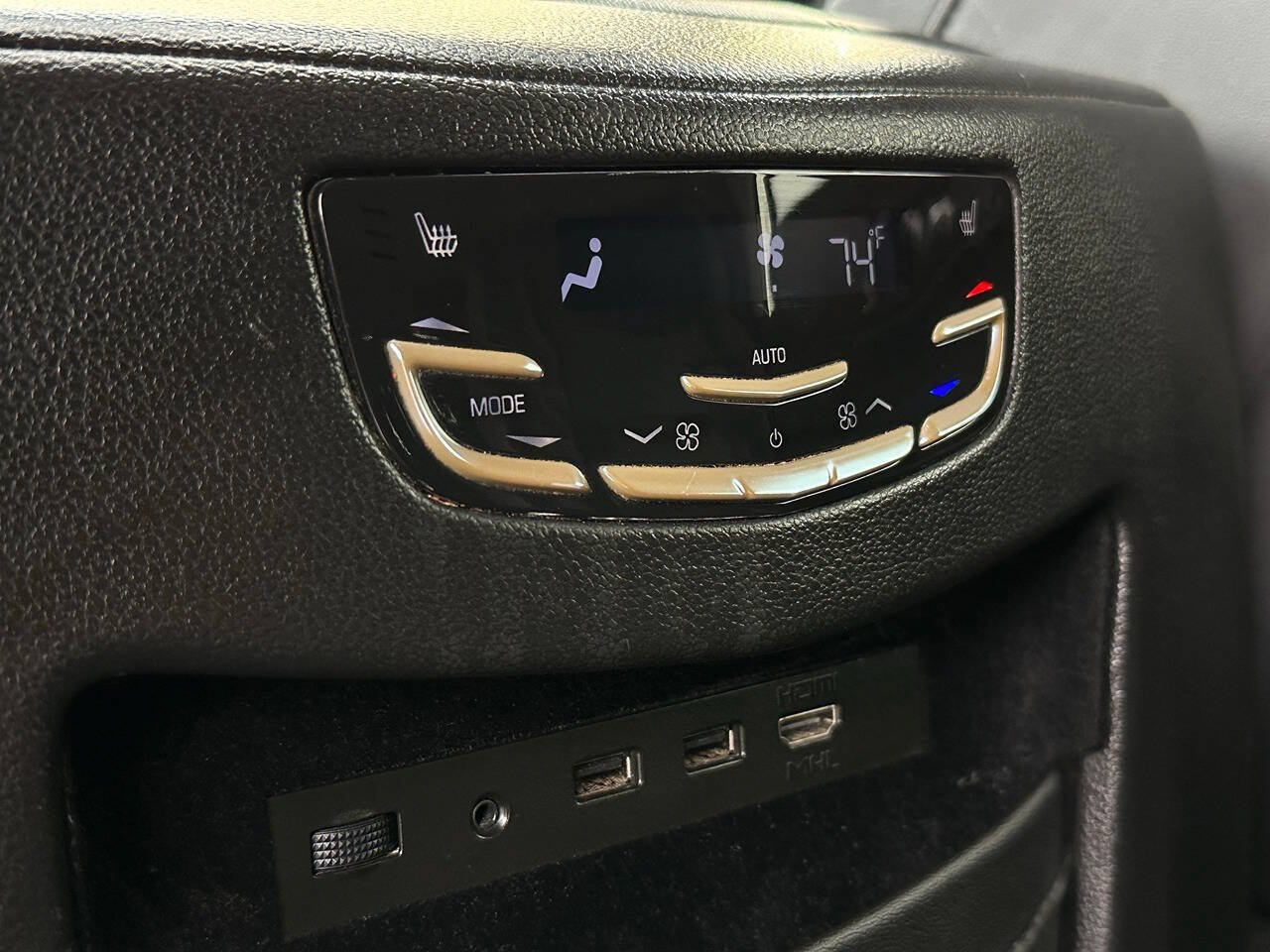 Used 2018 Cadillac Escalade ESV Premium Luxury AWD/4WD image 38