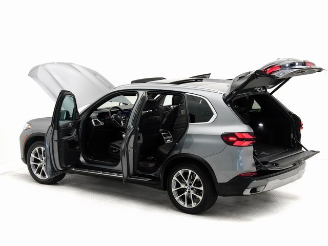 Used 2025 BMW X5 xDrive40i w/ Climate Comfort Package image 32