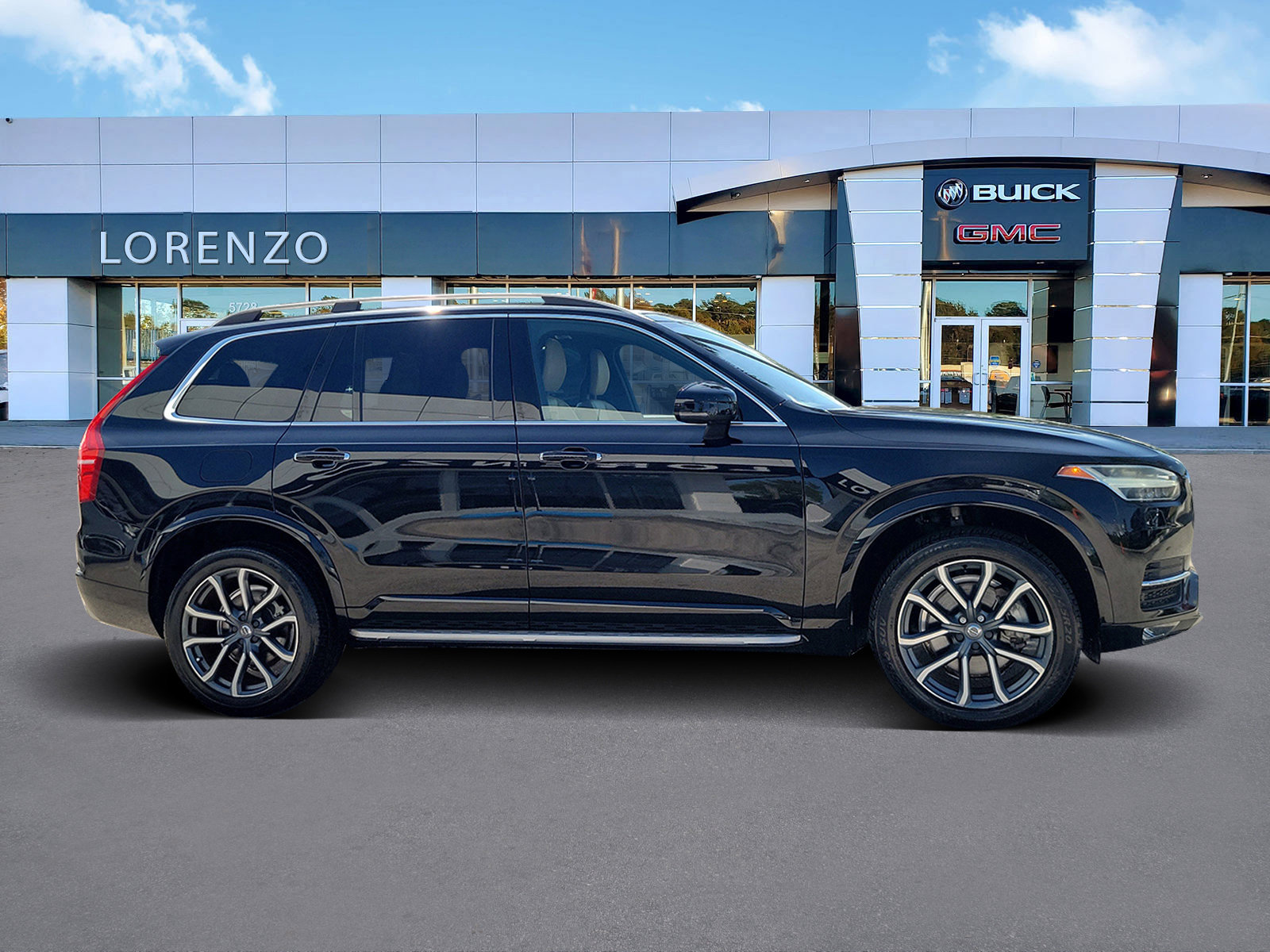Used 2016 Volvo XC90 T6 Momentum w/ Momentum Plus Package image 4