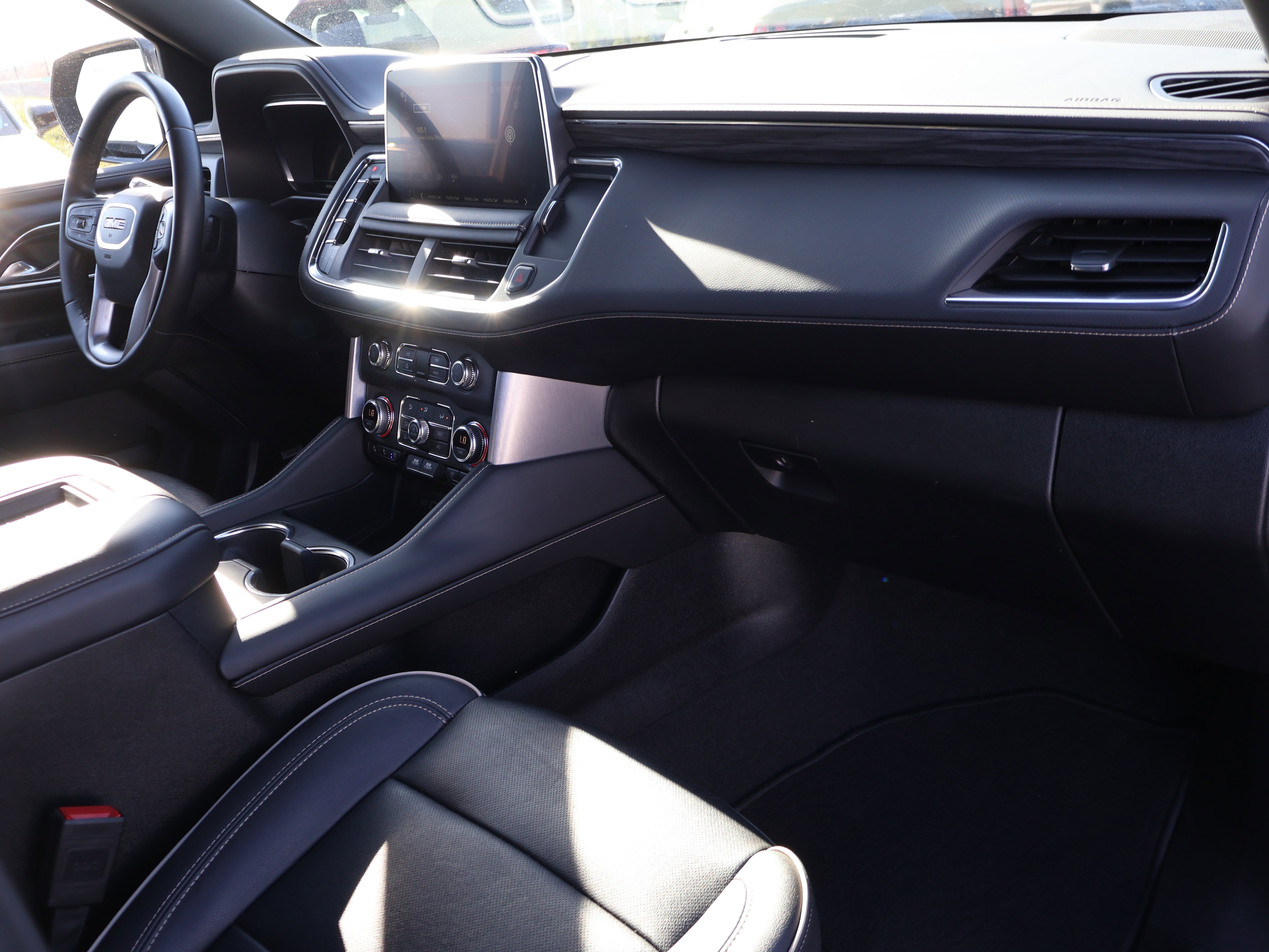 Used 2024 GMC Yukon SLT image 10