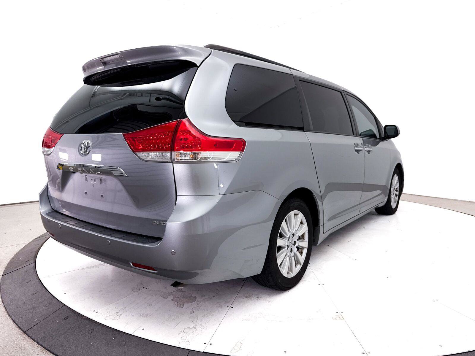 Used 2012 Toyota Sienna Limited w/ Premium Pkg FWD image 12