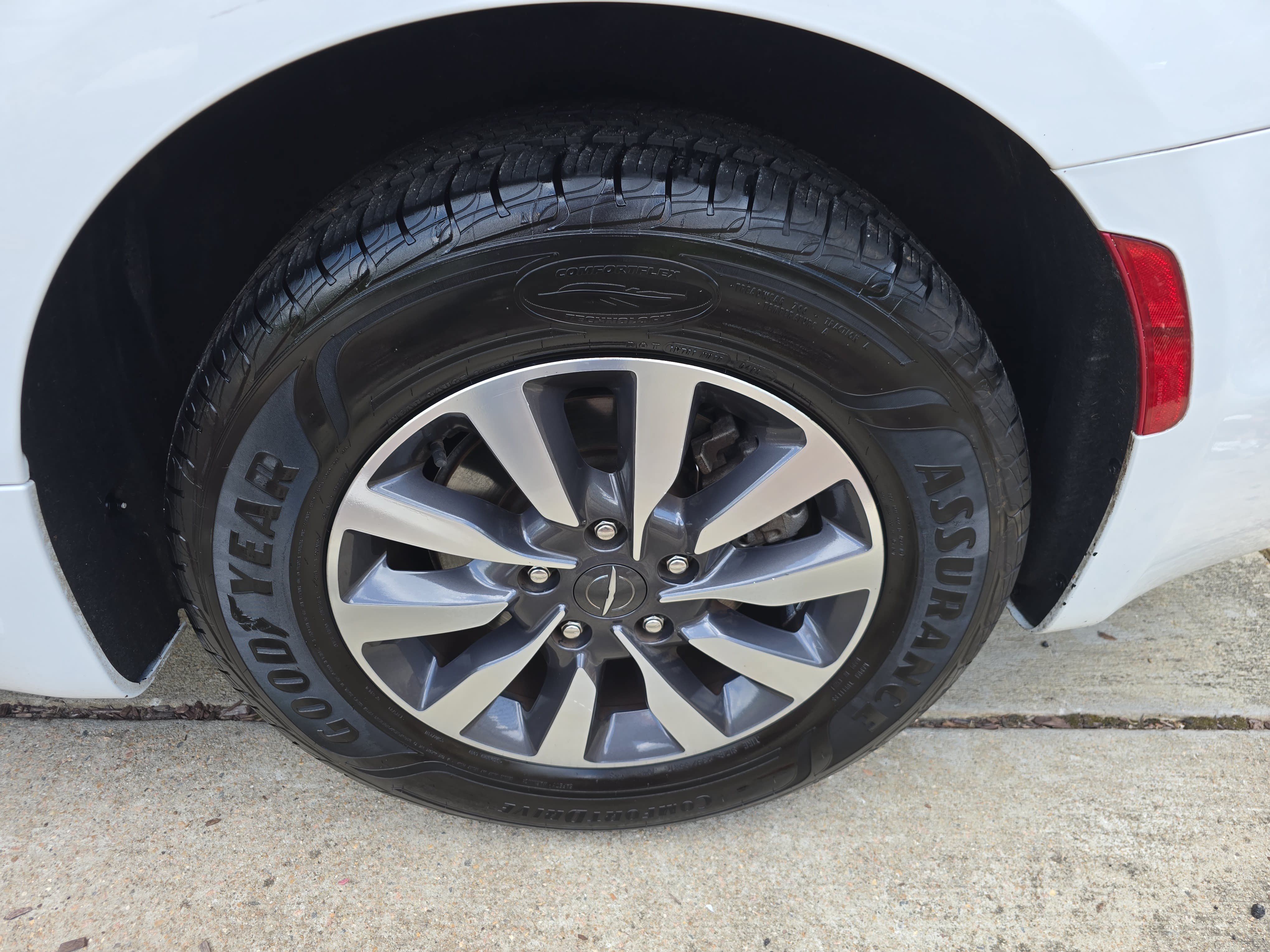 Used 2021 Chrysler Pacifica Touring-L FWD image 30
