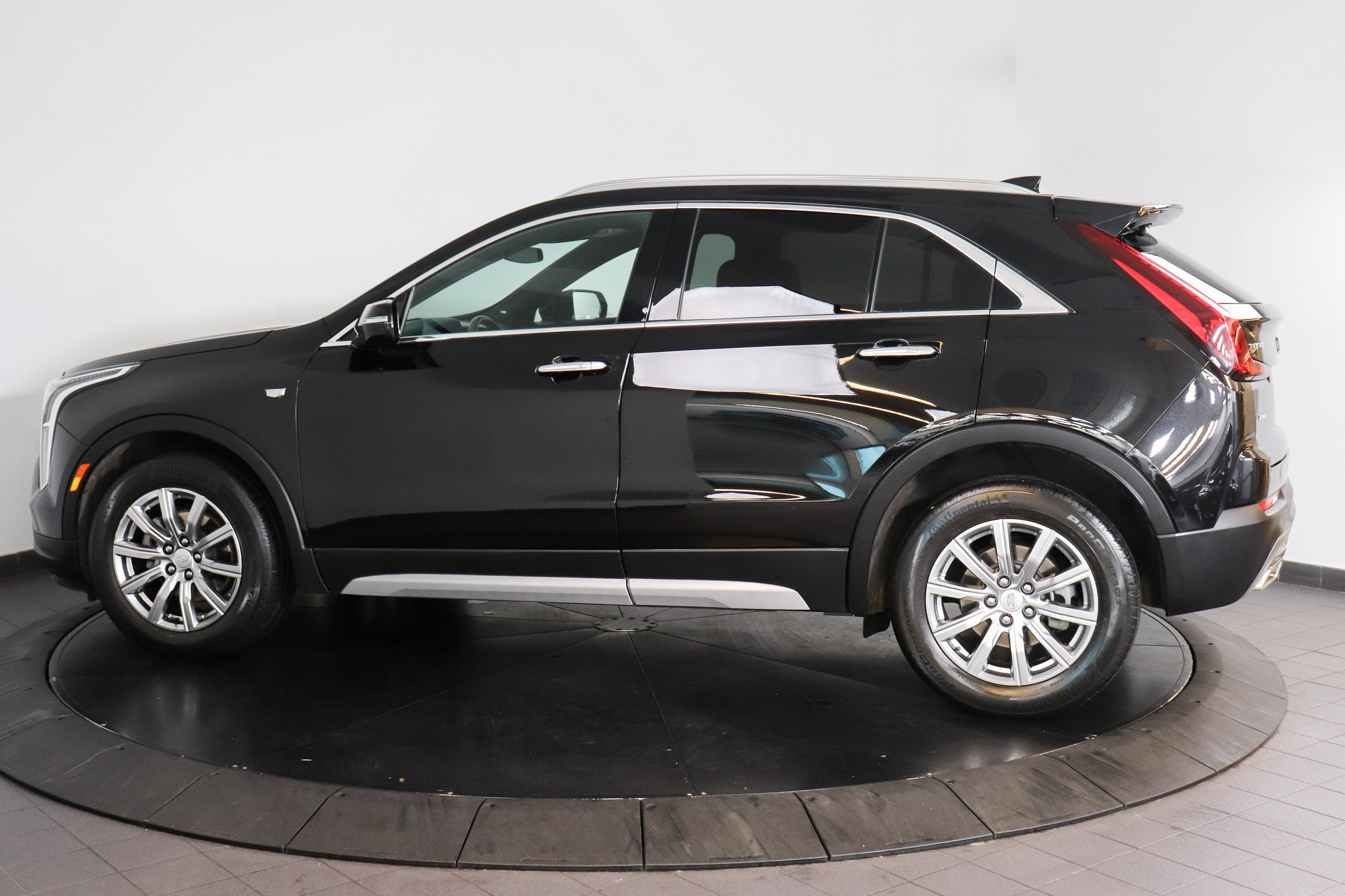 Used 2023 Cadillac XT4 Premium Luxury AWD/4WD image 3