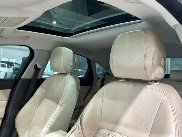 Used 2017 Jaguar XF Prestige AWD/4WD image 31