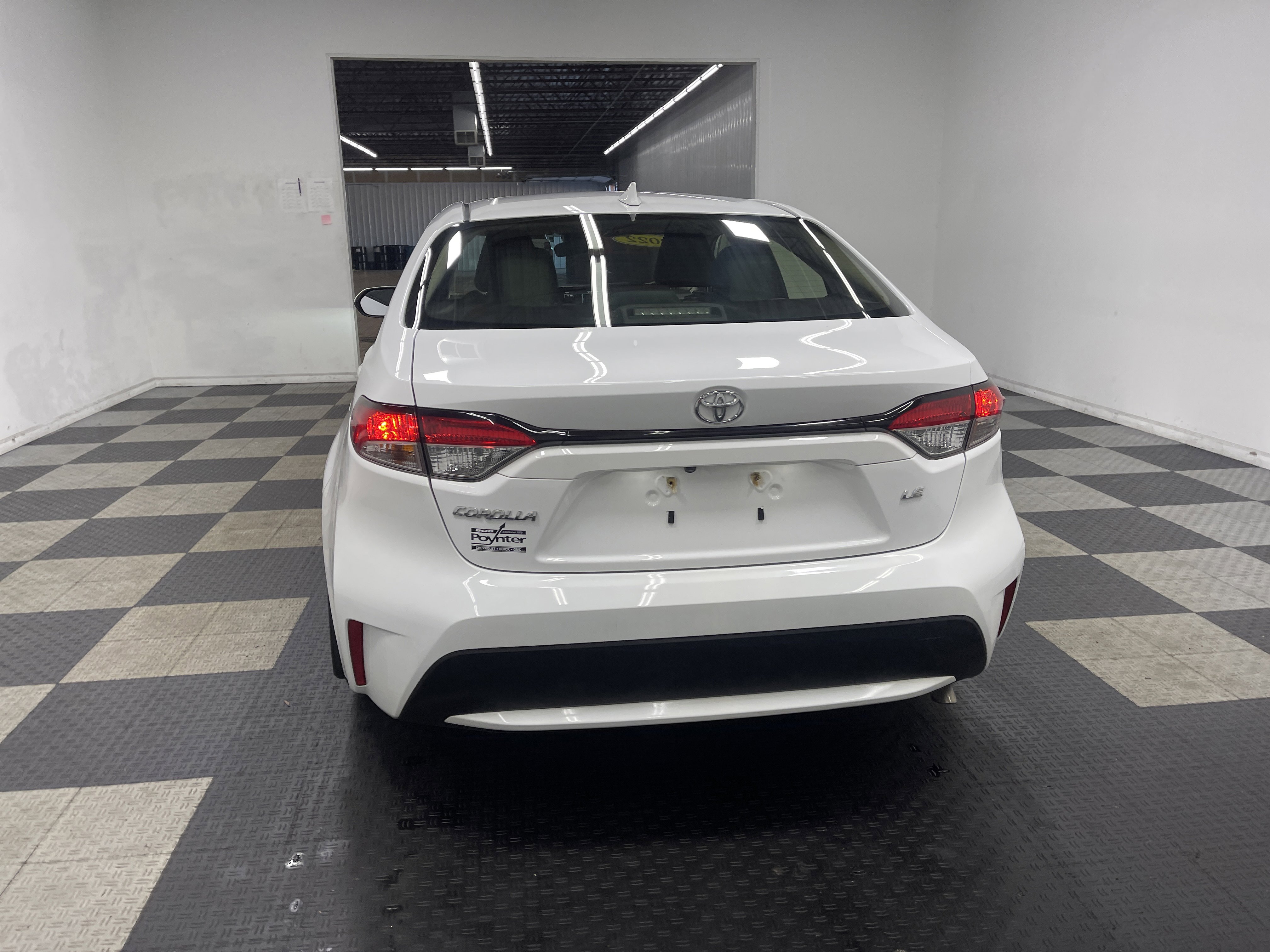 Used 2022 Toyota Corolla LE image 3