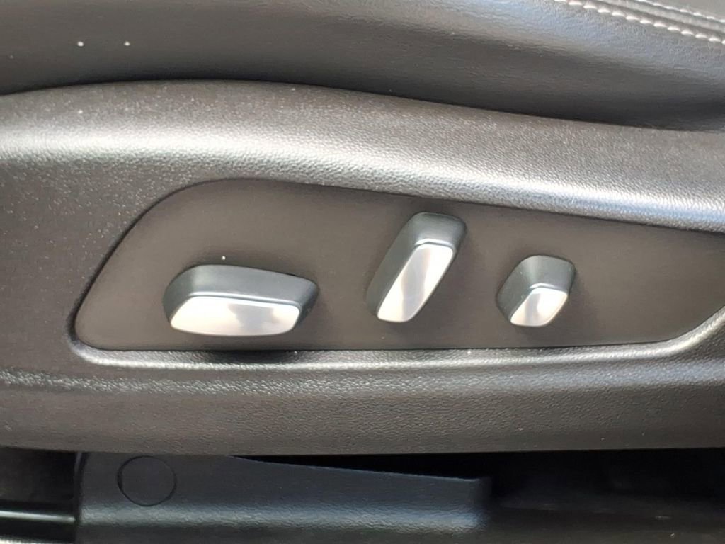 Used 2022 Cadillac XT6 Premium Luxury image 14