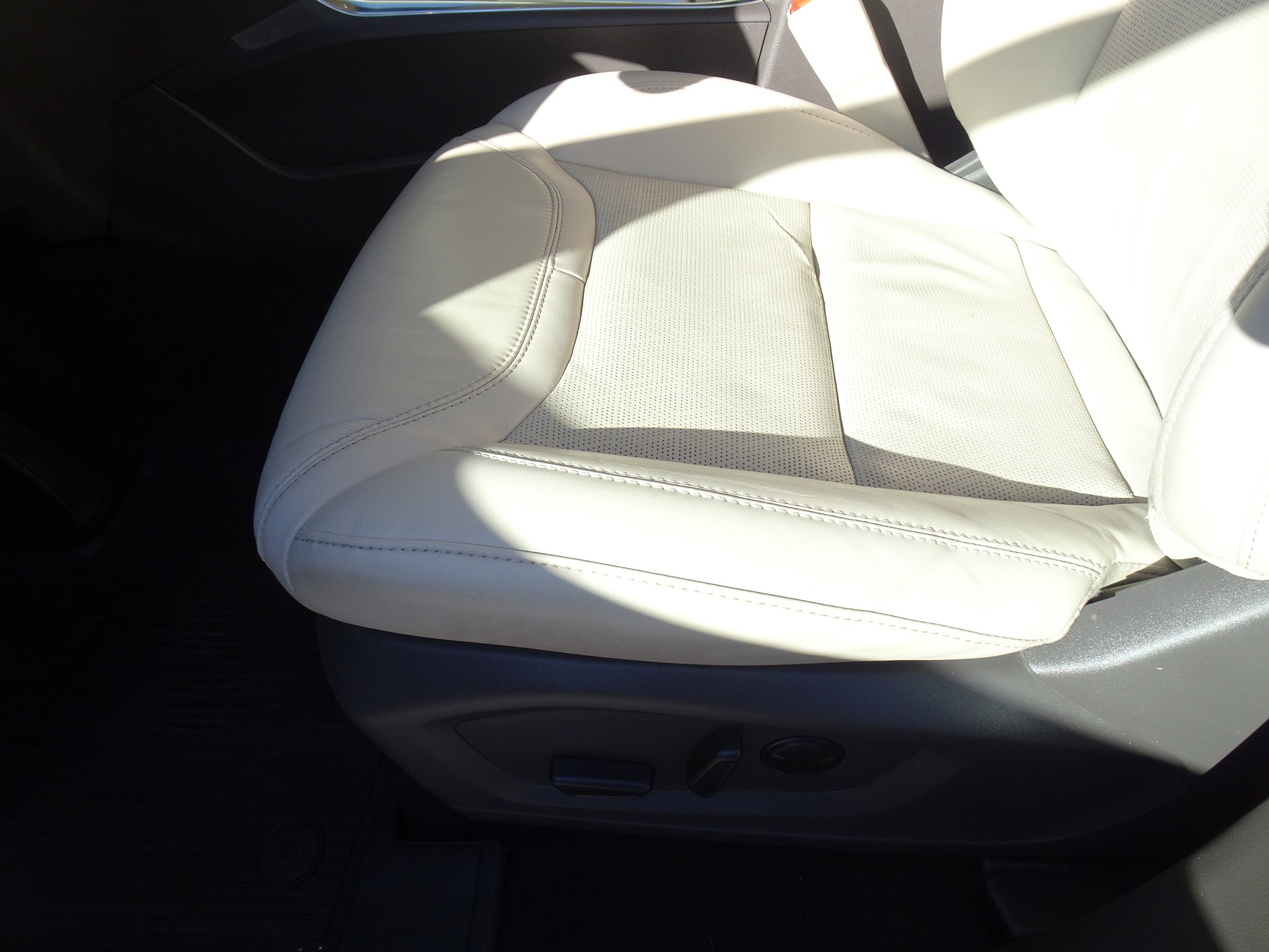 Used 2023 Ford Explorer Platinum w/ Equipment Group 601A image 13