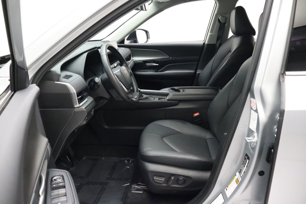 Certified 2025 Toyota Grand Highlander AWD image 14