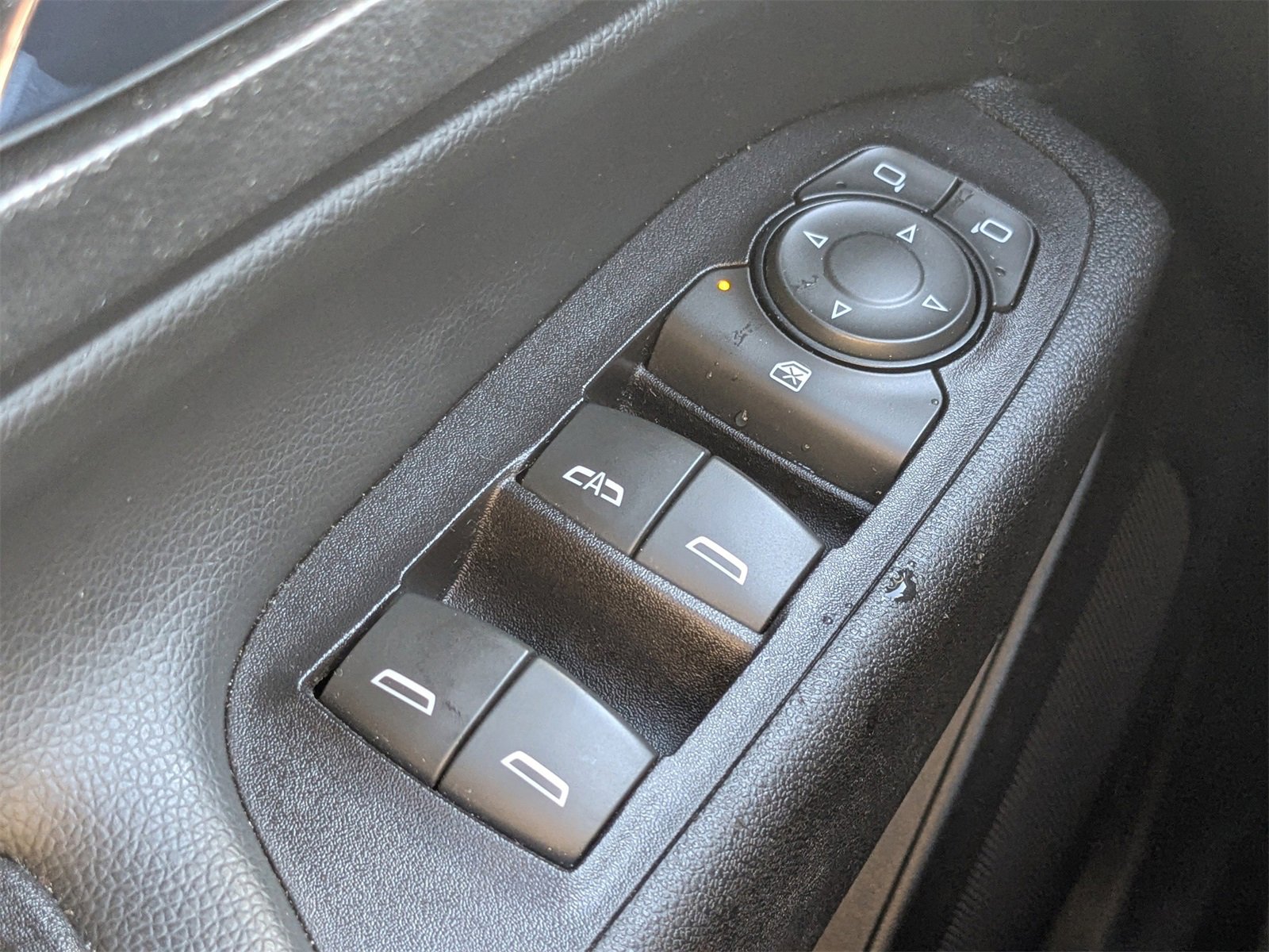 Used 2018 Chevrolet Equinox LT w/ Sun & Infotainment Package image 32