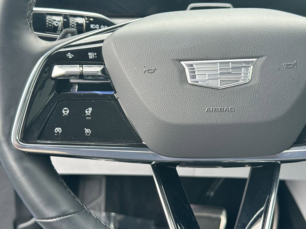 Used 2025 Cadillac Optiq Luxury 1 AWD/4WD image 17