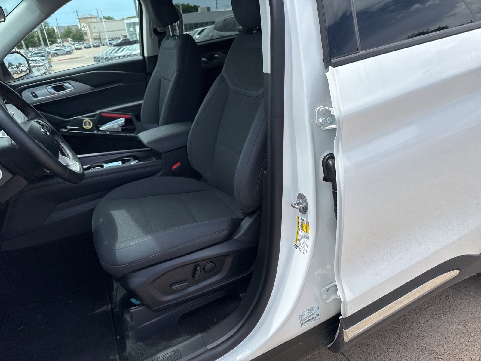 Used 2025 Ford Explorer Active RWD image 11