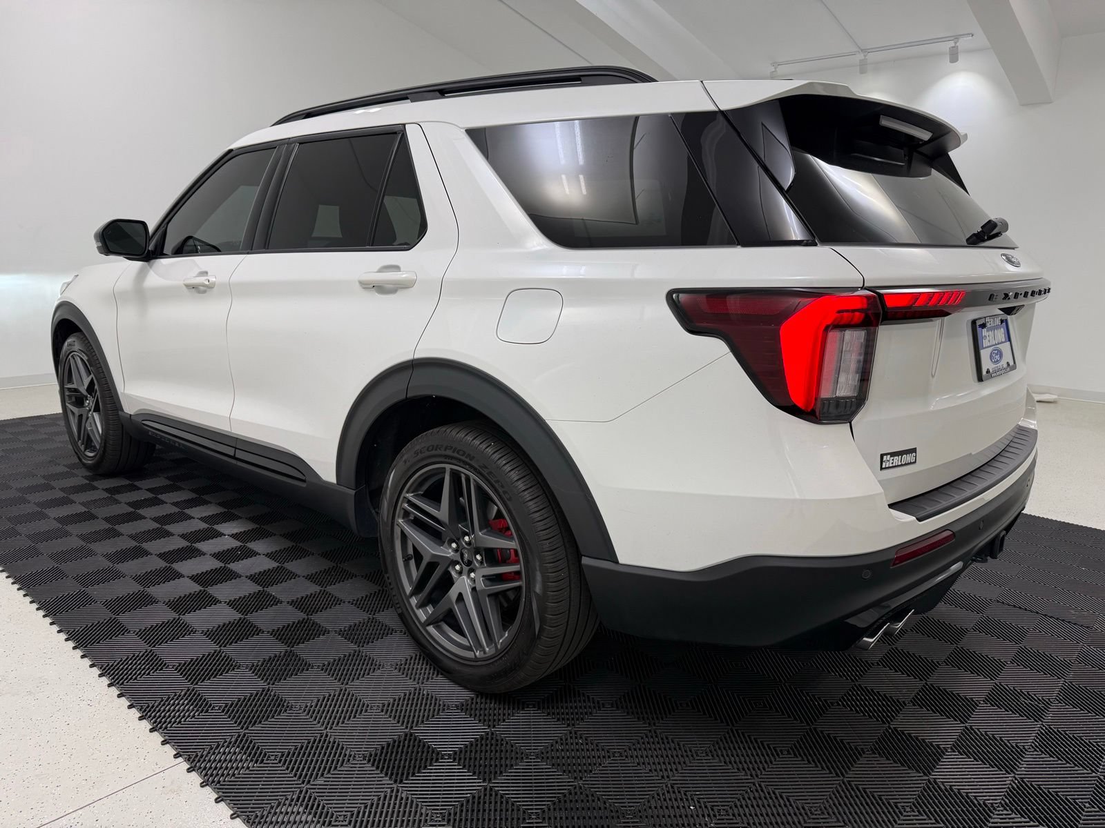 Used 2025 Ford Explorer ST w/ Sun And Sound Package AWD/4WD image 5