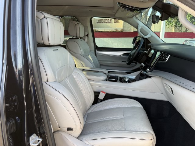 Used 2023 Jeep Grand Wagoneer Series II w/ Flexible Seating Group AWD/4WD image 28