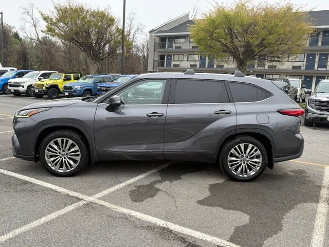Used 2022 Toyota Highlander Platinum AWD/4WD image 4