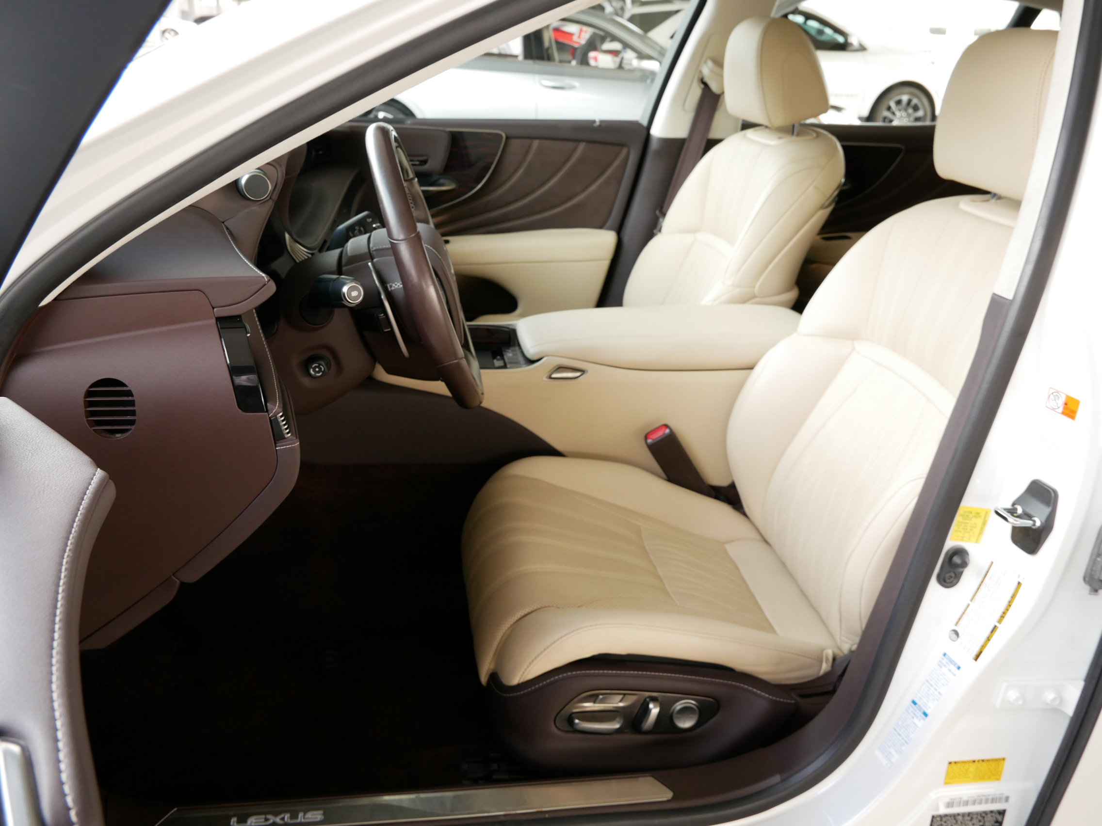 Used 2019 Lexus LS 500 AWD image 2