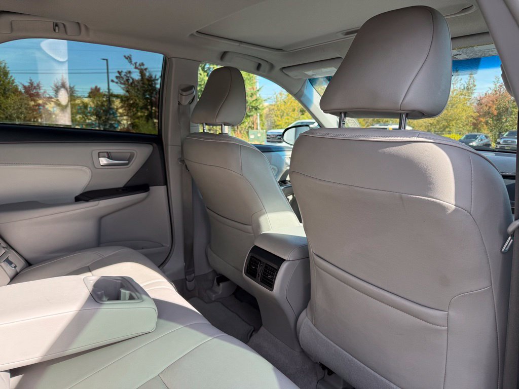 Used 2016 Toyota Camry XLE w/ Moonroof Package FWD image 19