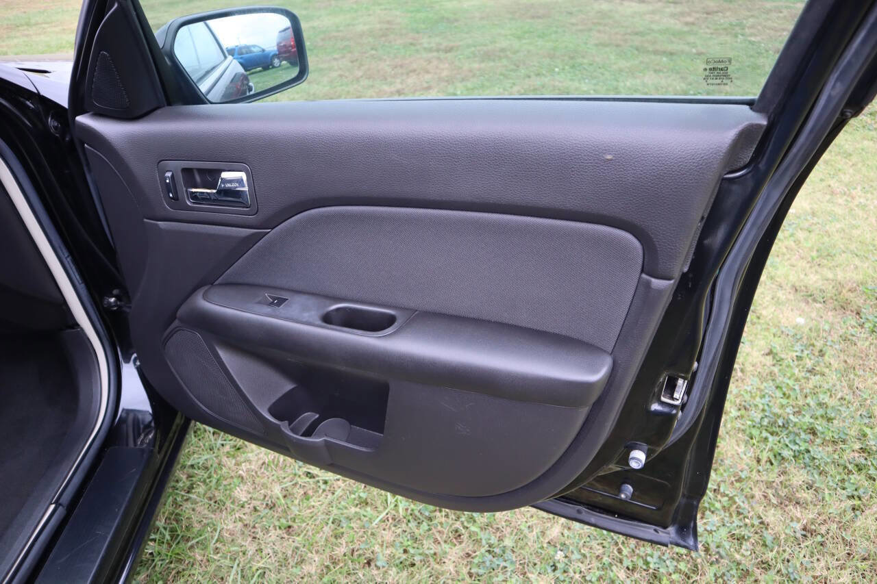 Used 2010 Ford Fusion SE image 26