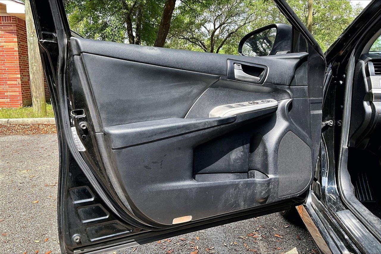 Used 2013 Toyota Camry SE FWD image 16