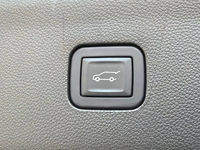 Used 2024 Buick Enclave Essence w/ Experience Buick Package FWD image 19