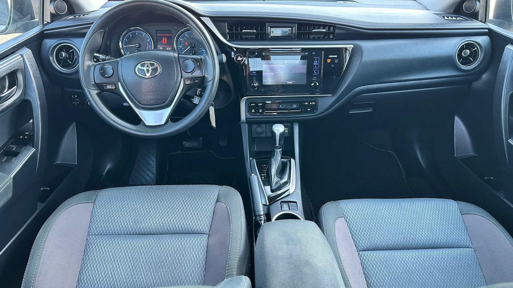 Used 2017 Toyota Corolla LE w/ Carpet Mat Package (TMS) FWD image 16