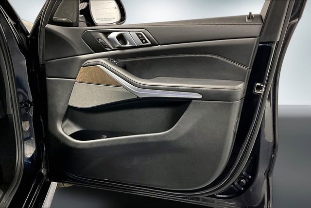 Used 2020 BMW X5 M50i w/ Premium Package image 28