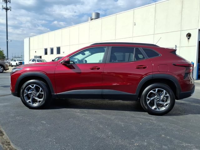 Certified 2024 Chevrolet Trax LT w/ Driver Confidence Package FWD image 10