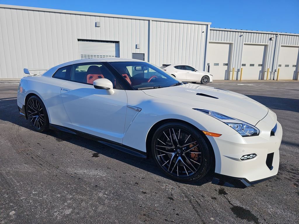 Used 2024 Nissan GT-R Premium w/ Premium Interior Package image 4