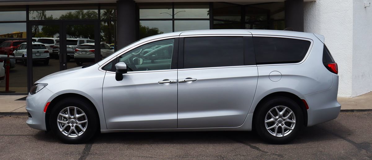 Used 2023 Chrysler Voyager LX FWD image 8