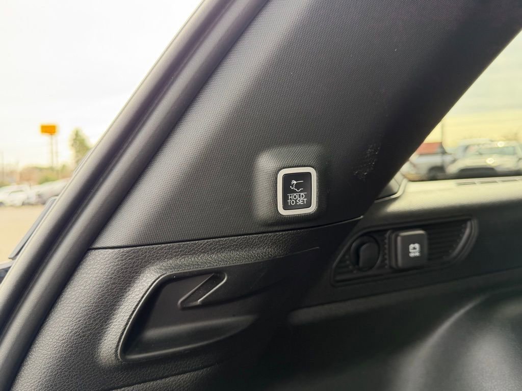 Used 2024 Jeep Grand Cherokee Altitude image 6