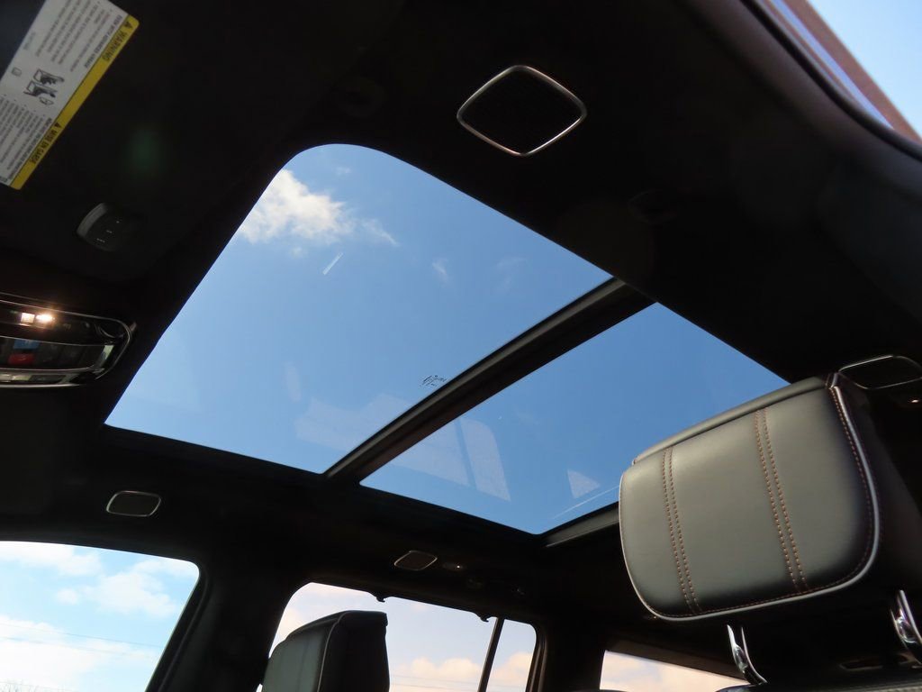 Used 2023 Jeep Grand Wagoneer Series III image 7