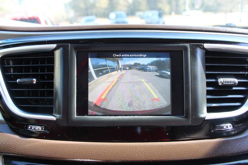 Used 2021 Chrysler Voyager LX image 25