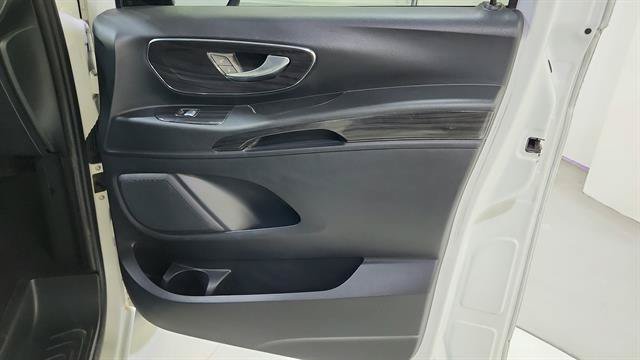 Used 2016 Mercedes-Benz Metris Passenger image 28
