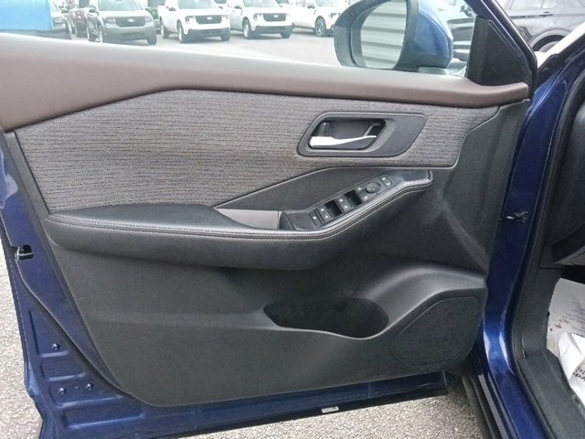 Used 2023 Nissan Rogue SV image 11