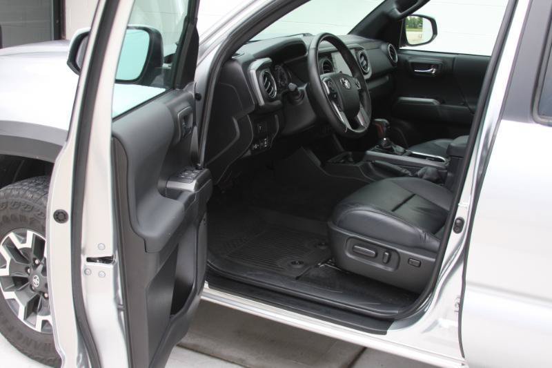 Used 2023 Toyota Tacoma TRD Off-Road w/ TRD Premium Off Road Package AWD/4WD image 28