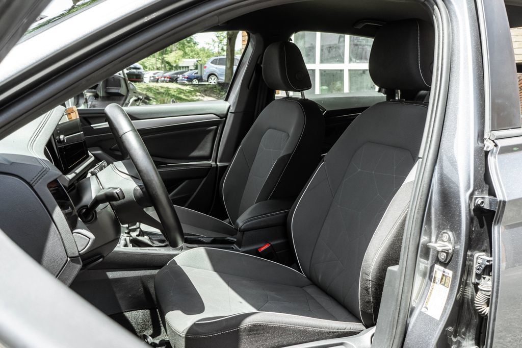 Used 2025 Volkswagen Jetta Sport FWD image 6