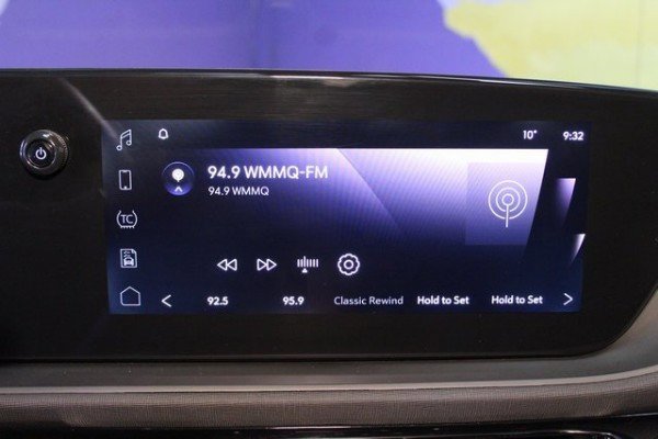 Used 2025 Buick Envista Sport Touring image 24