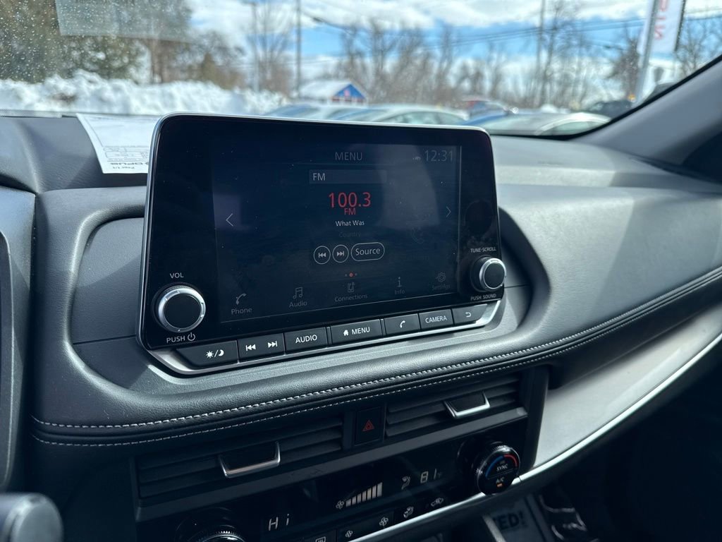 Certified 2025 Nissan Rogue SV image 30