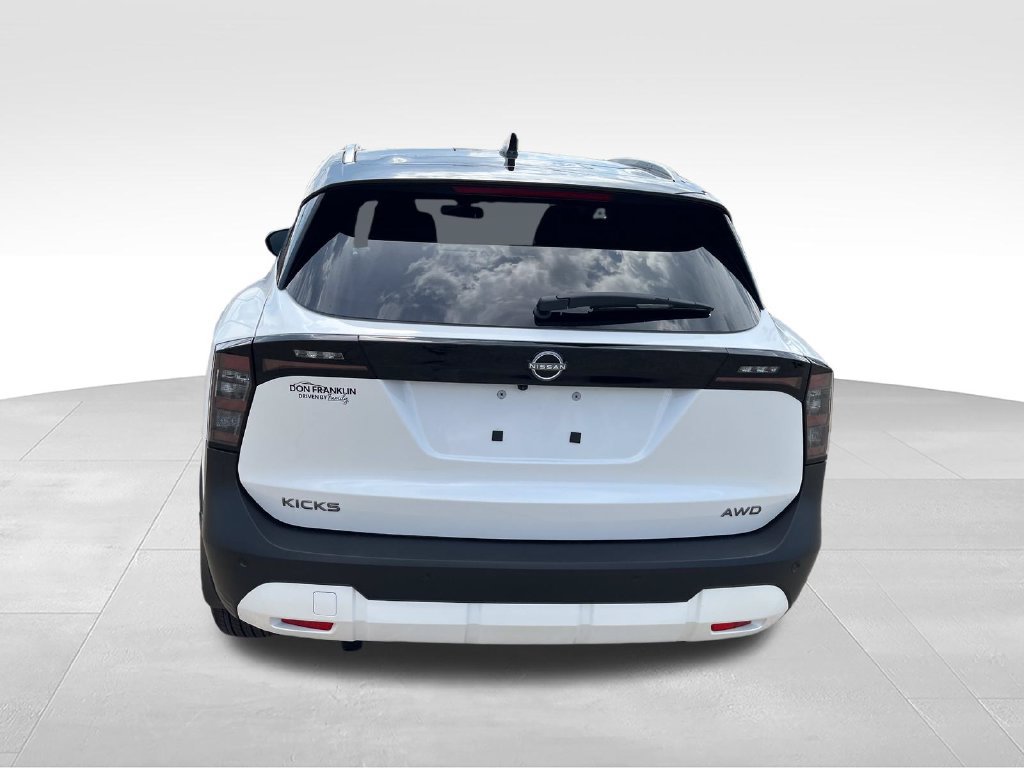 New 2027 Nissan Kicks SR AWD/4WD image 4