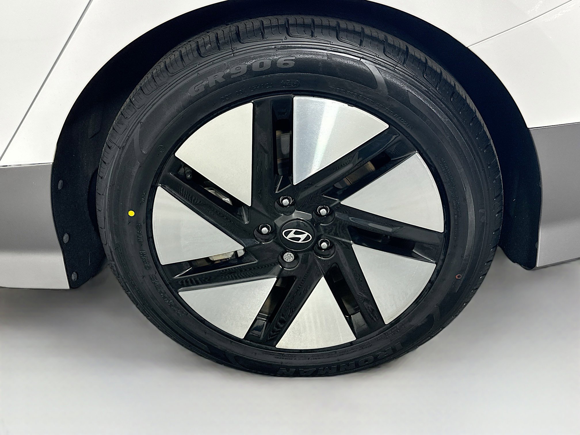 Used 2024 Hyundai Ioniq 6 SE RWD image 11