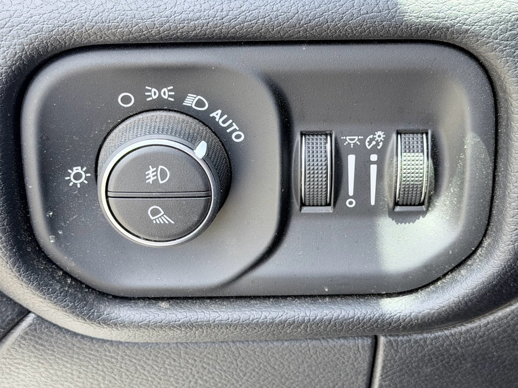 Used 2026 RAM 2500 Laramie AWD/4WD image 12